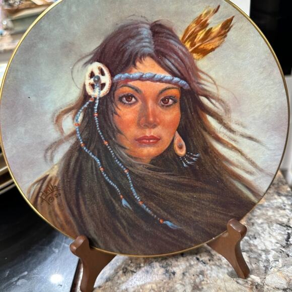 1981 VAGUE SHADOWS POCAHONTAS COLLECTOR PLATE BY GREGORY PERILLO PRINCESS SERIES - Picture 1 of 2